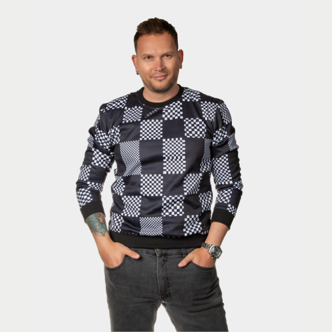 Sweater de cuadros blanco y negro