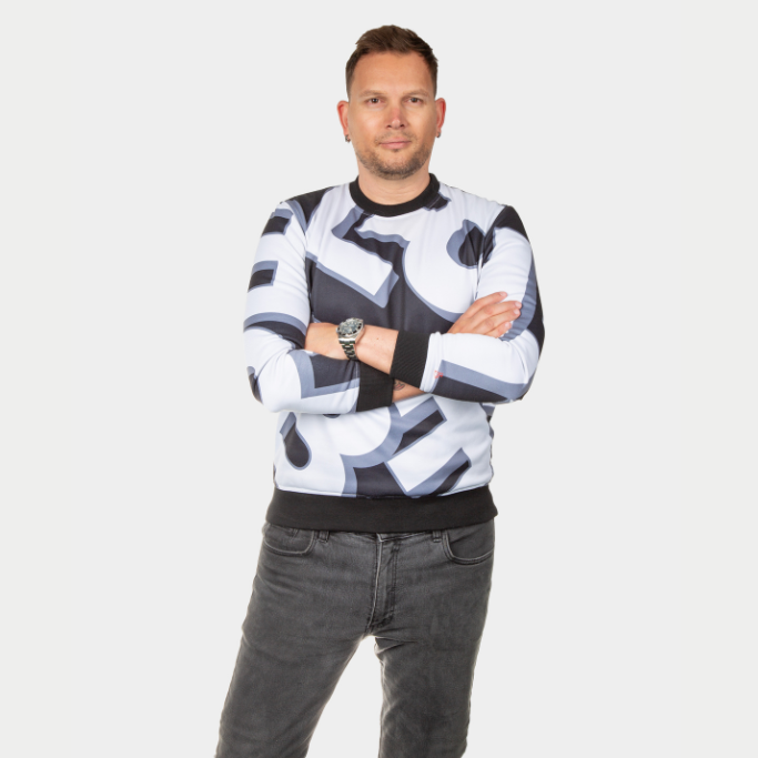 Sweater con letras Lebrel