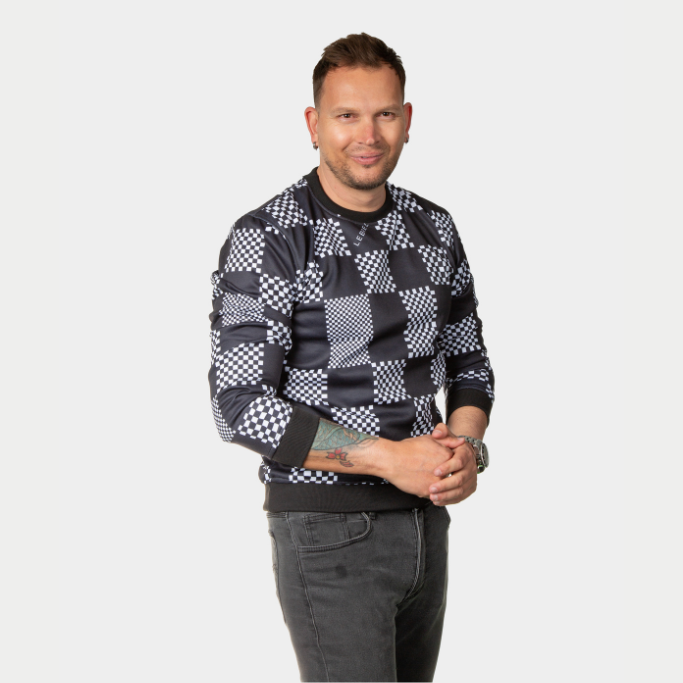 Sweater de cuadros blanco y negro