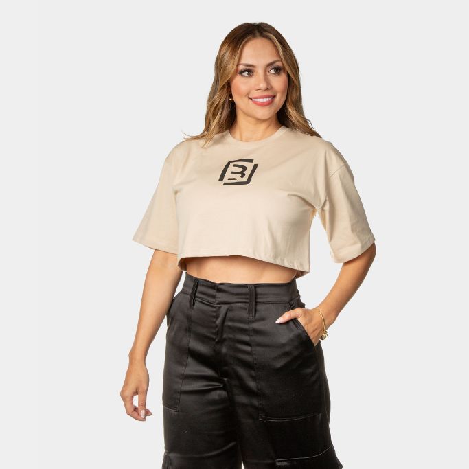 Croptop Oversize Beige – Monograma Negro