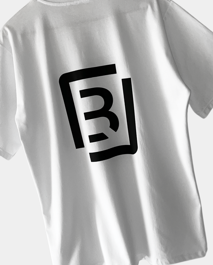 Camiseta Hombre Oversize Blanca – Diseño Monograma de Lebrel