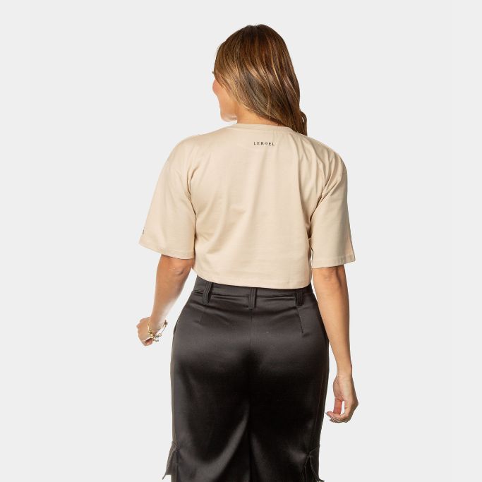 Croptop Oversize Beige – Monograma Negro