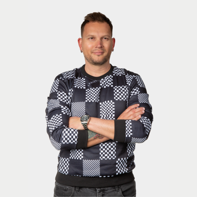 Sweater de cuadros blanco y negro