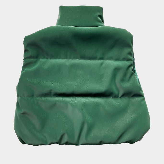 Chaleco Verde Oliva con textura.