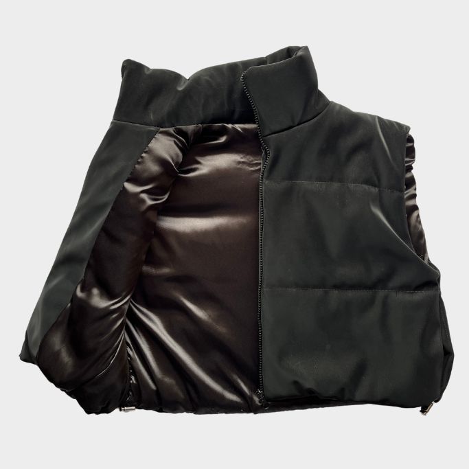 Chaleco Negro con textura.