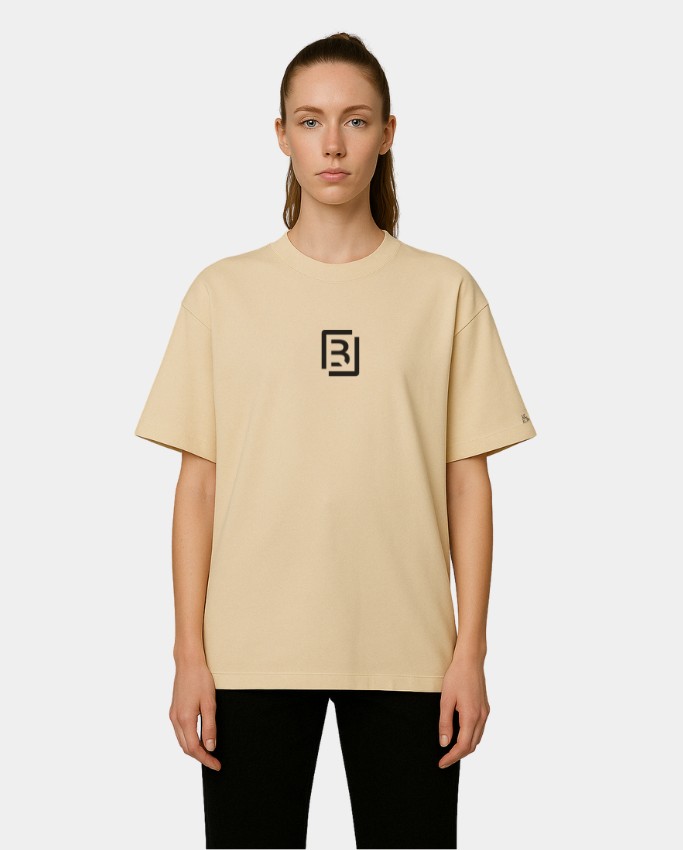 Camiseta Oversize Beige – Monograma en alto relieve